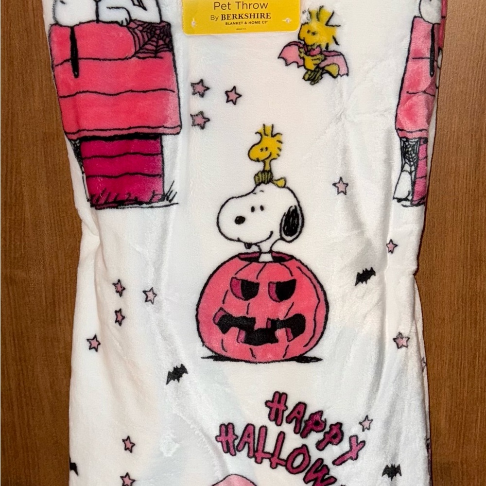 Berkshire/Peanuts Halloween Snoopy Blanket - Pink and Black